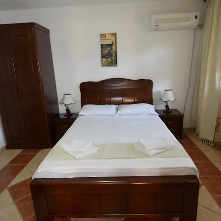 Ii Smart House Martiniuc Отель Костинешти